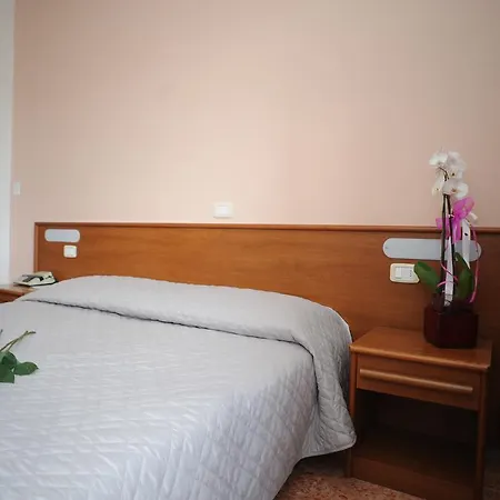 Hotel Astor 2*
